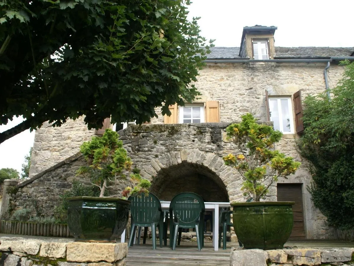 Cosy Holiday Home With Garden Saint-Geniez-dʼOlt Francia