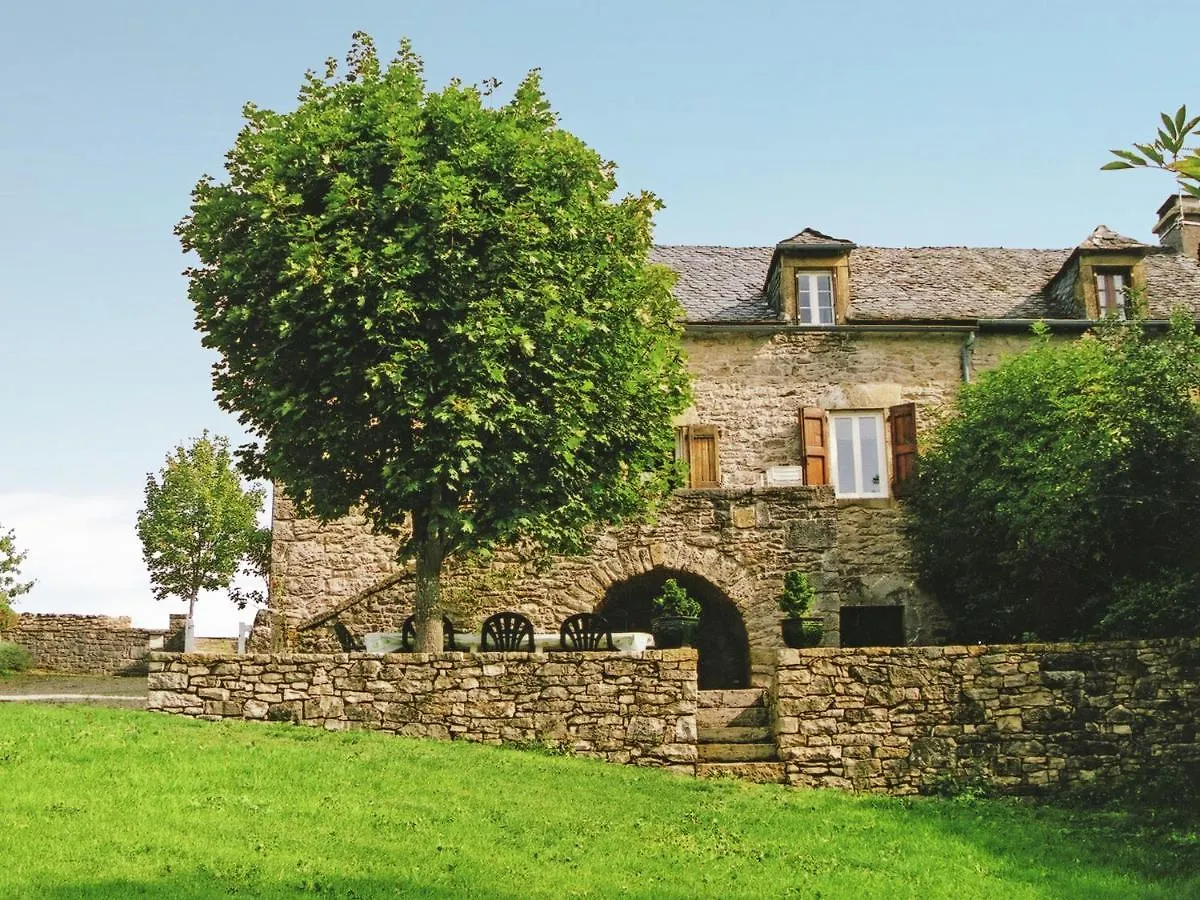 Cosy Holiday Home With Garden Saint-Geniez-dʼOlt 0*,