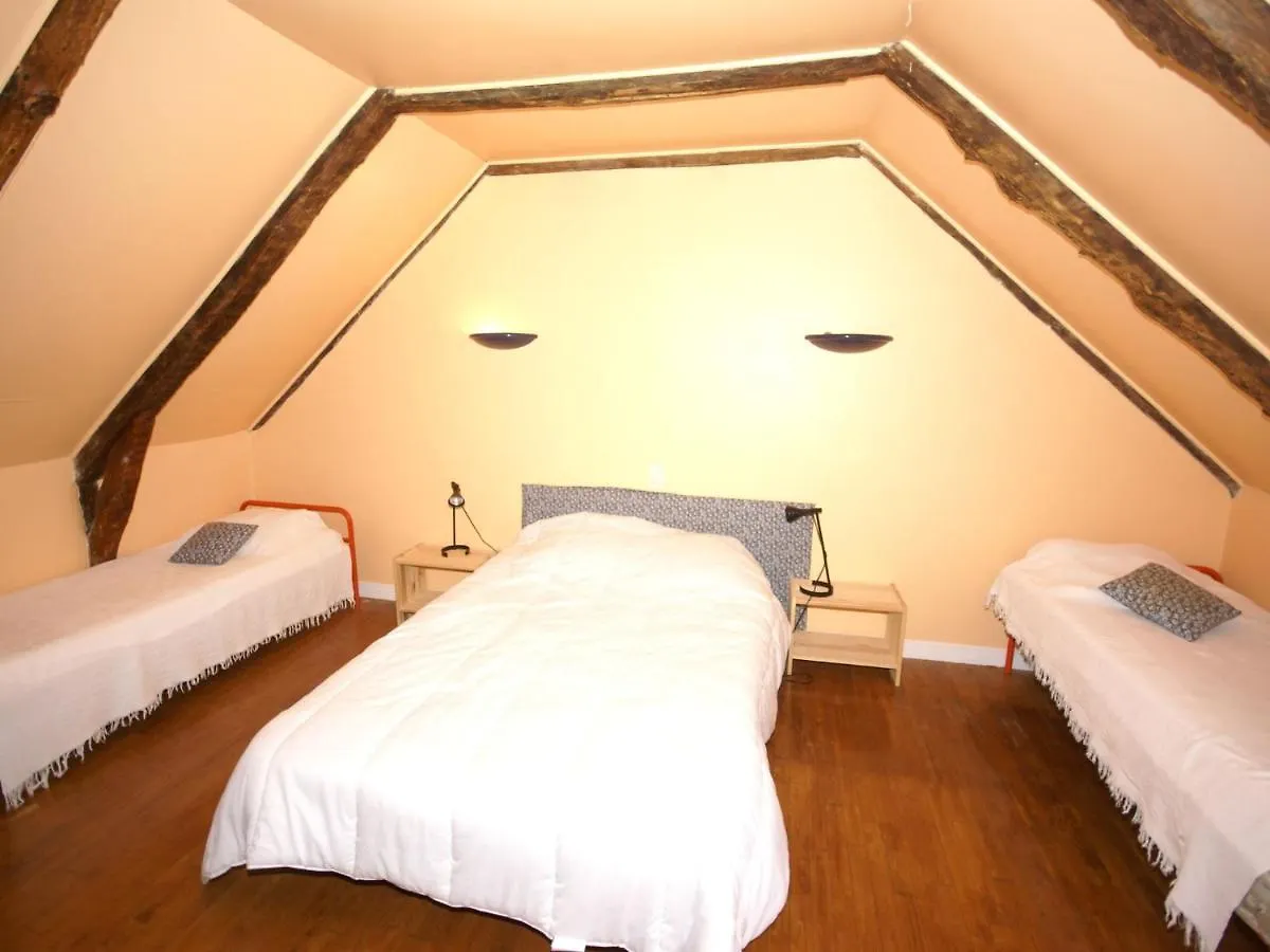 Cosy Holiday Home With Garden Saint-Geniez-dʼOlt 0*,
